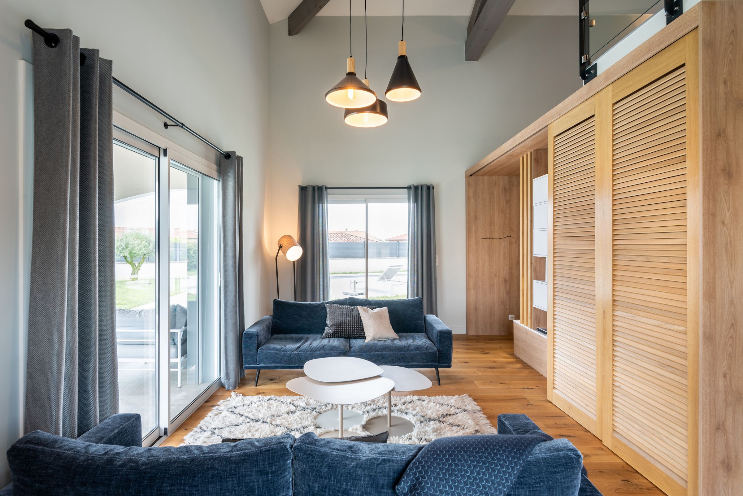 meuble tele sur mesure avec claustra coulissant april moon architecte interieur lyon