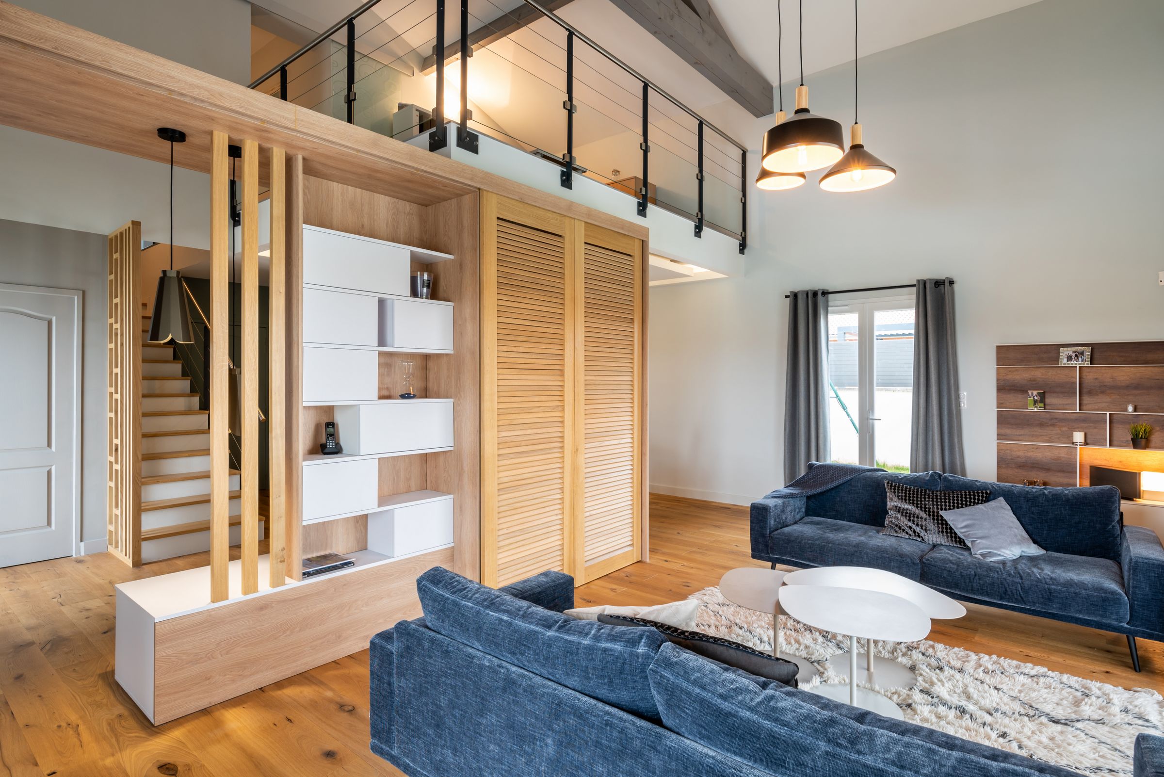 meuble tele sur mesure dans open space april moon architecte interieur lyon