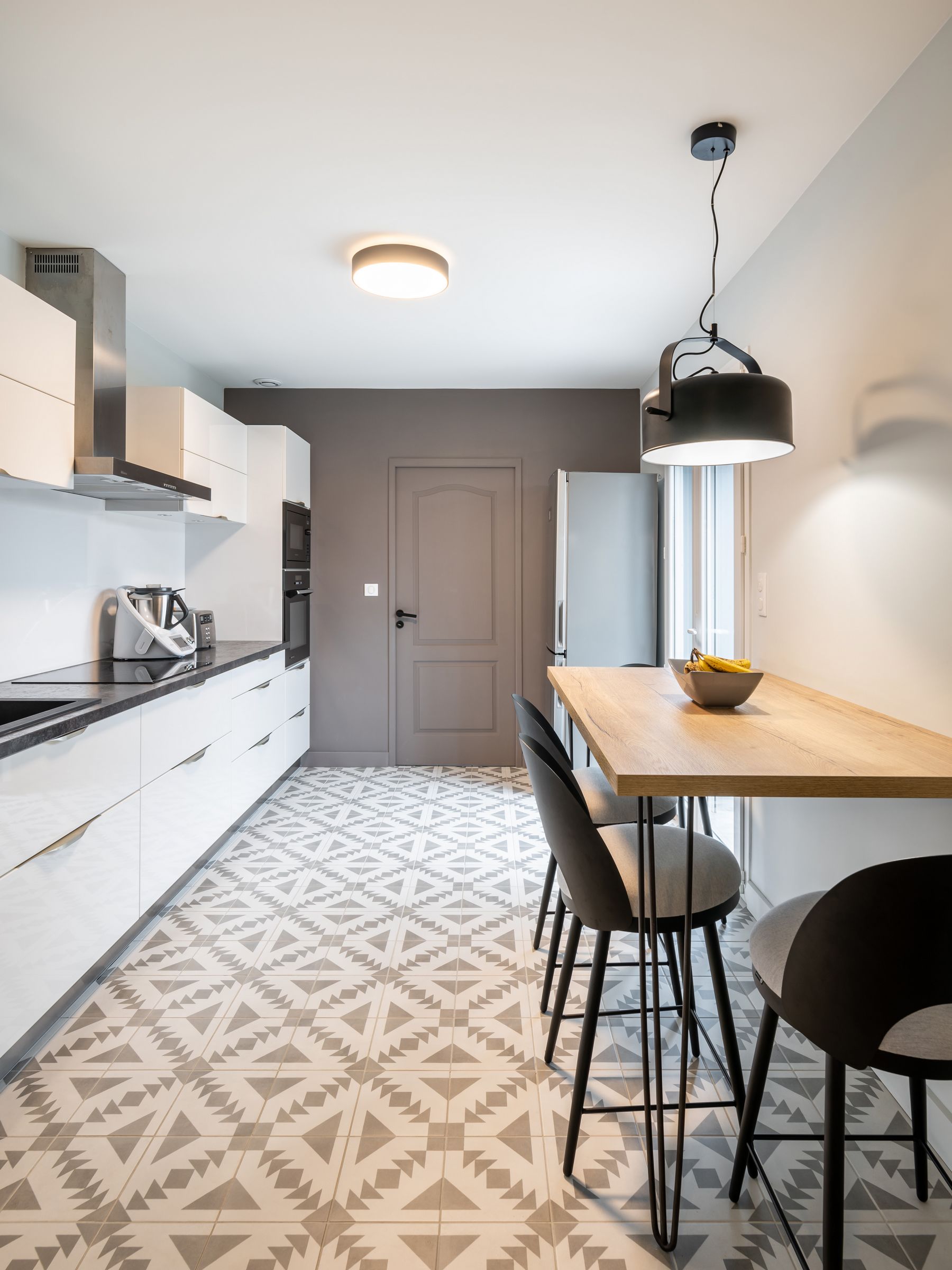 cuisine avec carreau ciment geometrique au usol april moon architecte interieur lyon