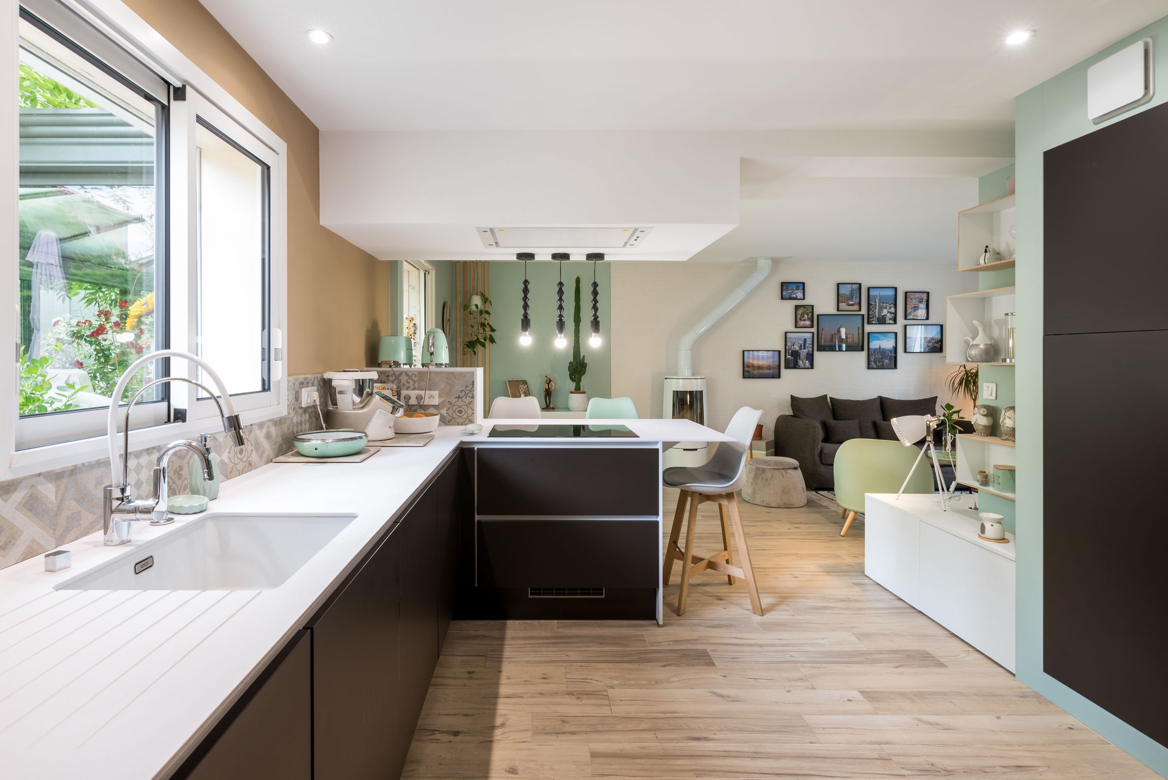 cuisine marron glace blanc et carreaux de ciment annie mazuy architecte interieur lyon