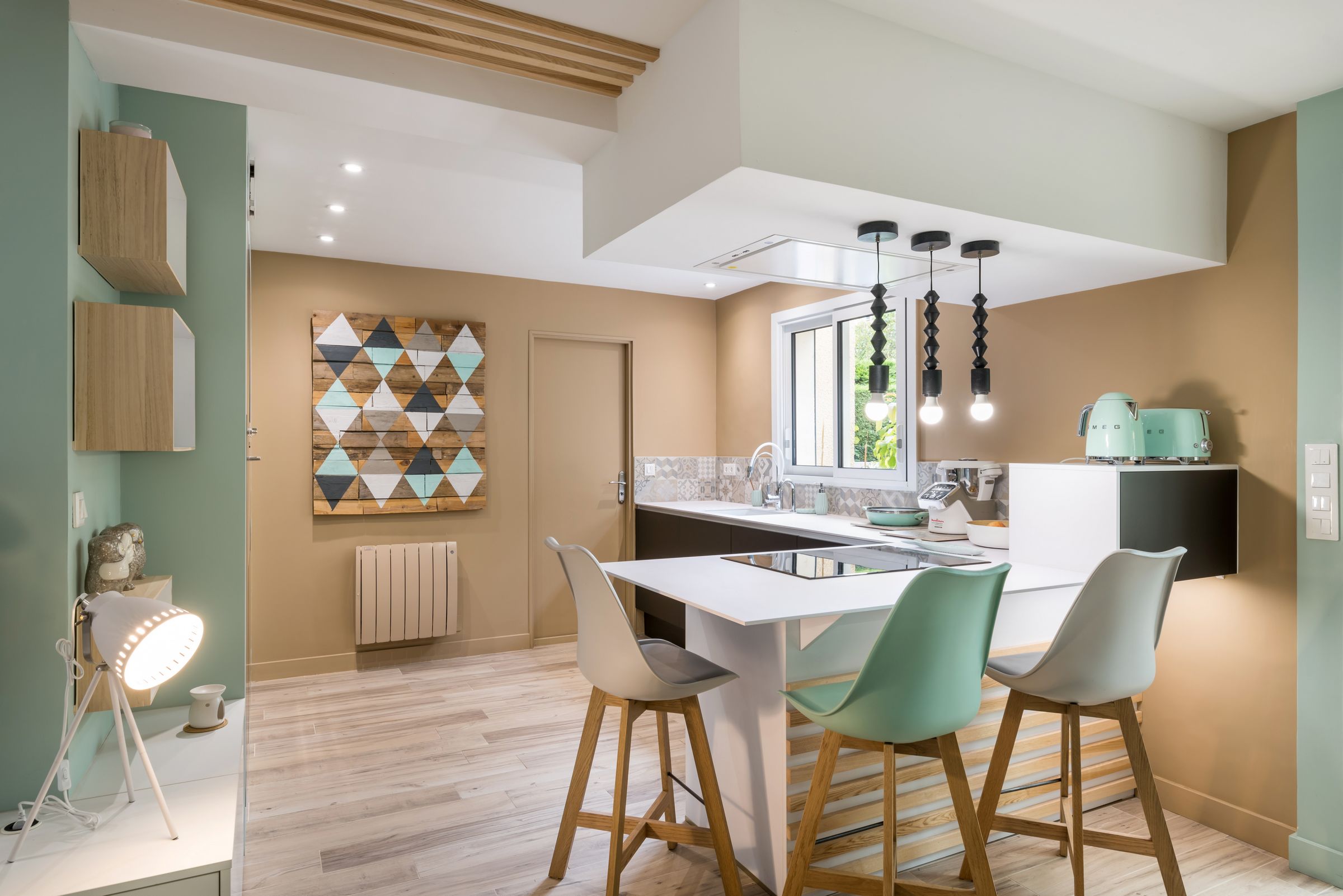 cuisine ouverte avec espace repas et plan detravail fin annie mazuy architecte interieur lyon