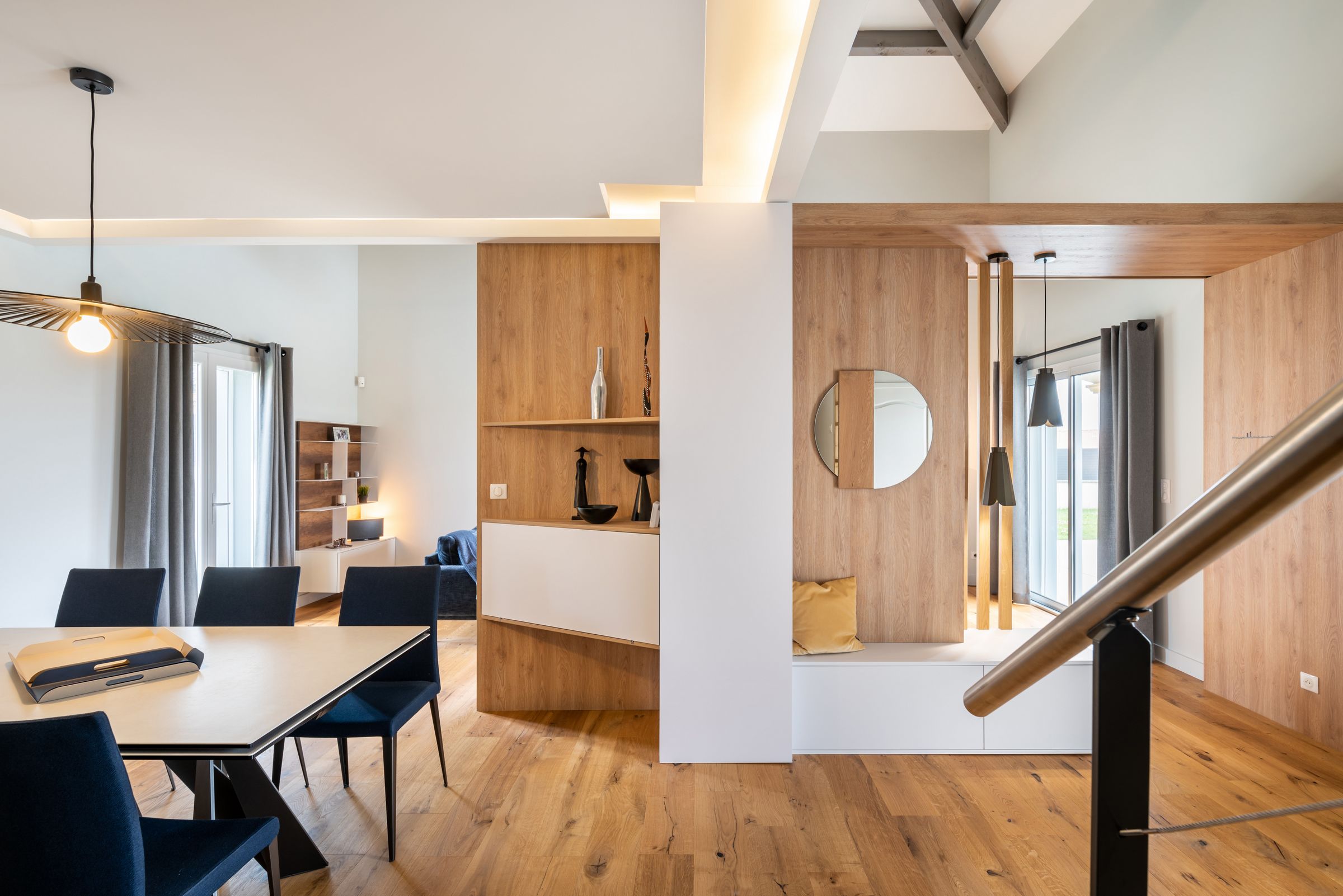 habillage pilier porteur entree salle a manger maison april moon archi interieur lyon