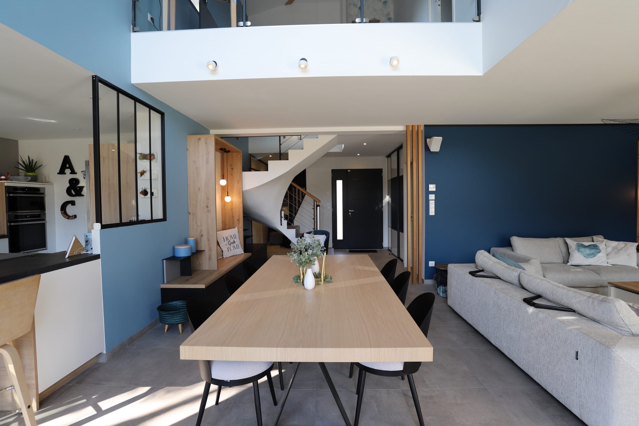 @anniemazuy#architectedinterieur#craponne#lyon#amenagement#piecedevie#bleu#amenagement6
