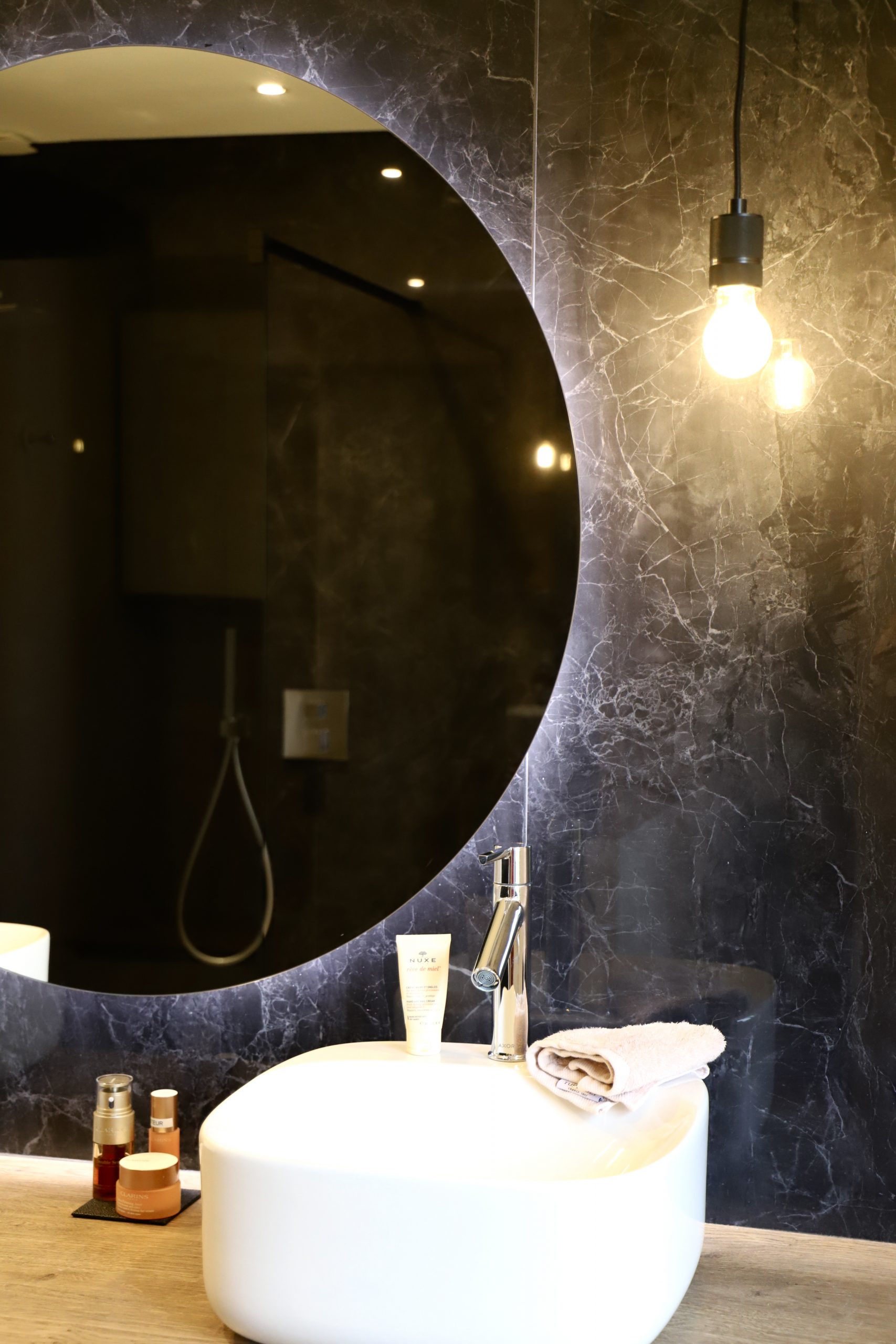 @aprilmoonhomeedition#architectedinterieur #amenagementdinterieur #salledebainsurmesure #salledebain #surmesure #reenovationhautdegamme #renovation5