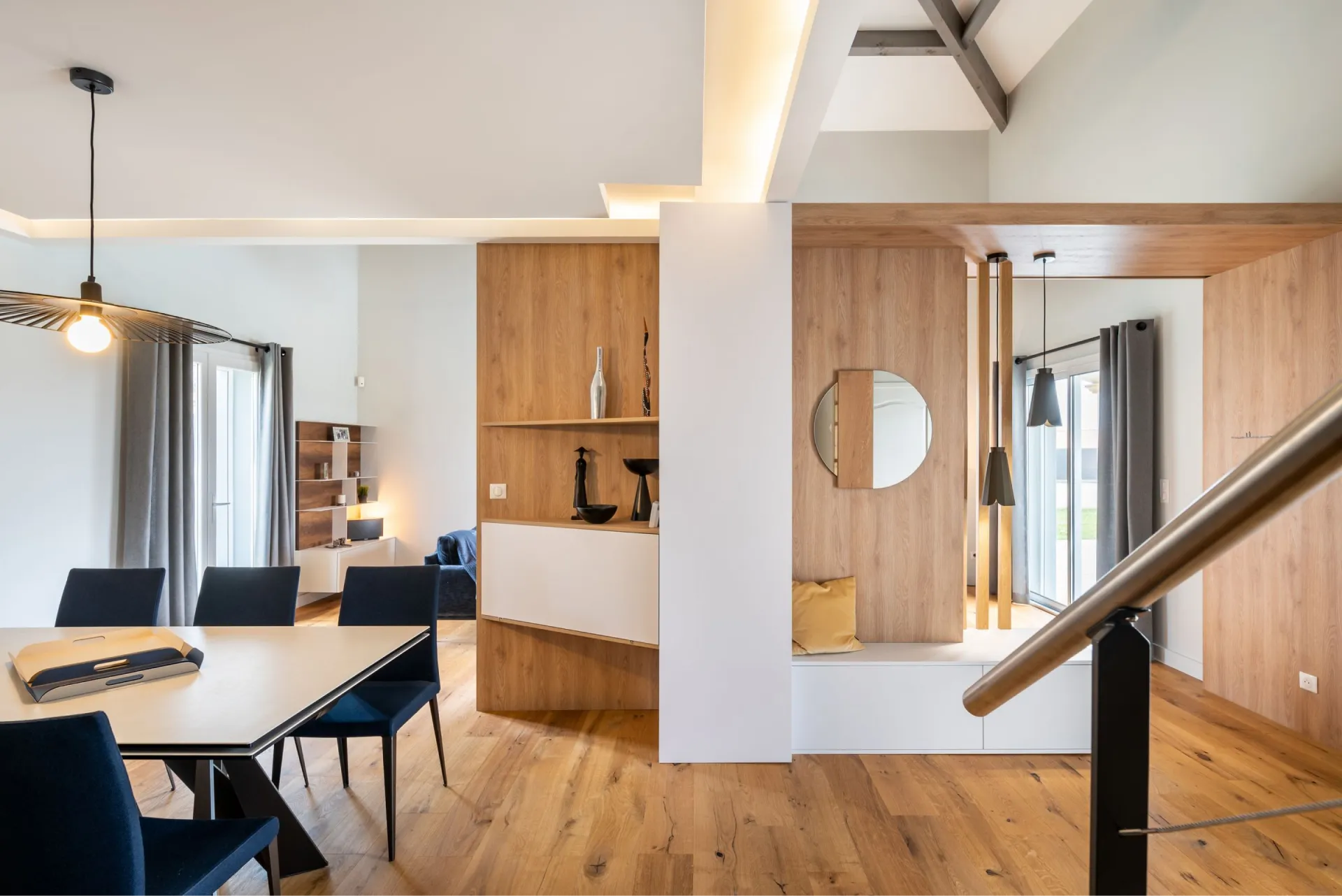 habillage-pilier-porteur-entree-salle-a-manger-maison-april-moon-archi-interieur-lyon