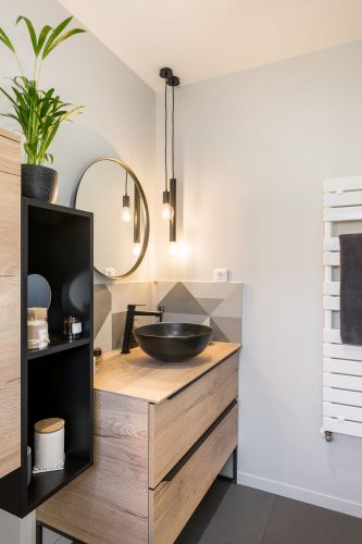 Rénovation d'une magnifique salle de bain sur mesure en bois